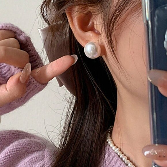 White Faux Pearl Stud Earrings Flat Large Imitation High Gloss Earring - Picture 2 of 9